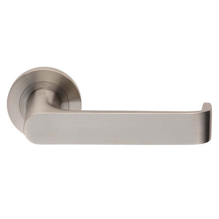 Steelworx SWL Zurigo Lever Door Handle on Round Rose